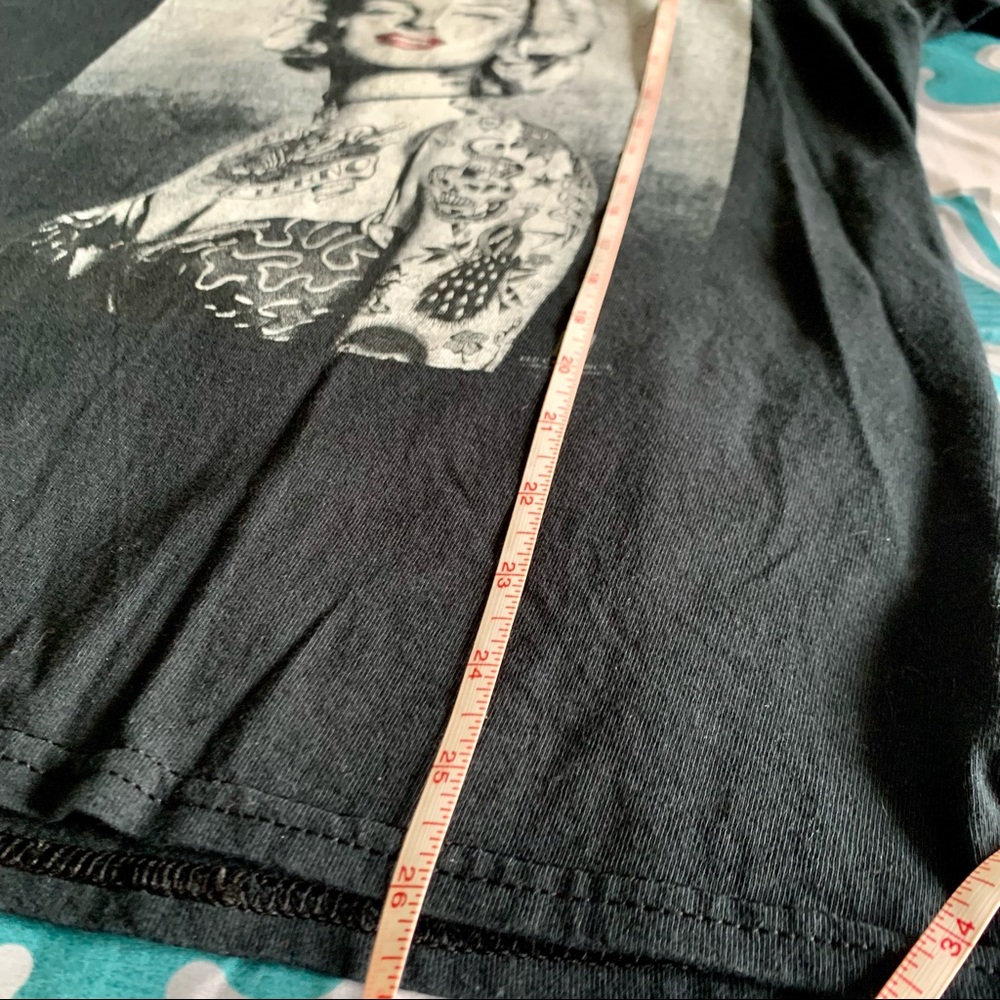 Black Graphic Marilyn Short Sleeve Tee - Picture 5 of 5